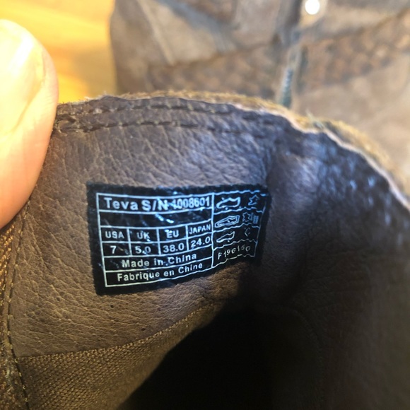 Teva boots. Chocolate suede with braiding detail. - Picture 6 of 9